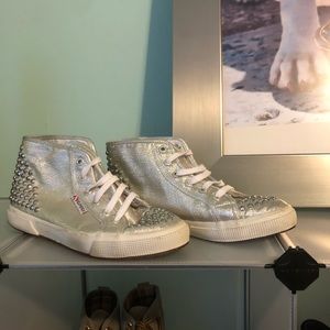 Silver studded SUPERGAS